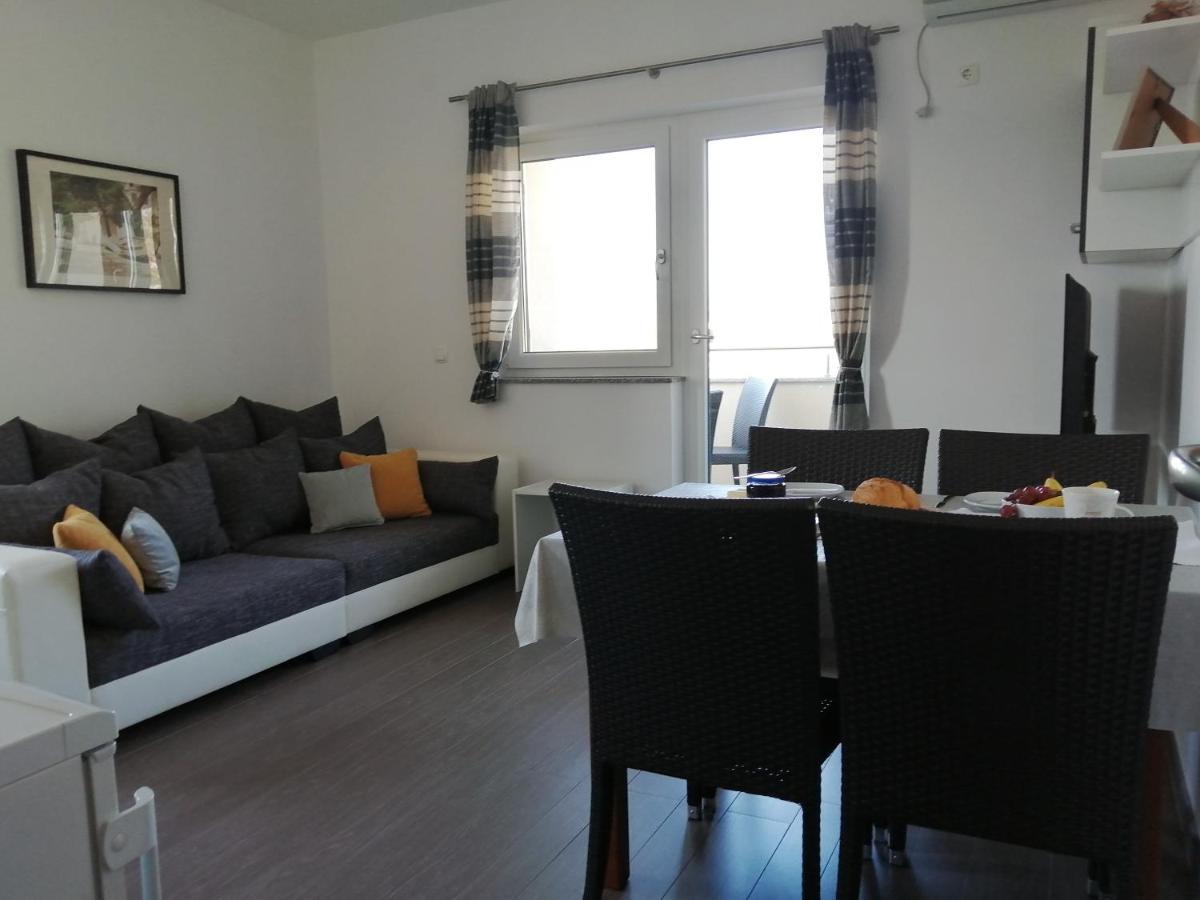 Villa Luce Apartment House Karlobag Eksteriør billede