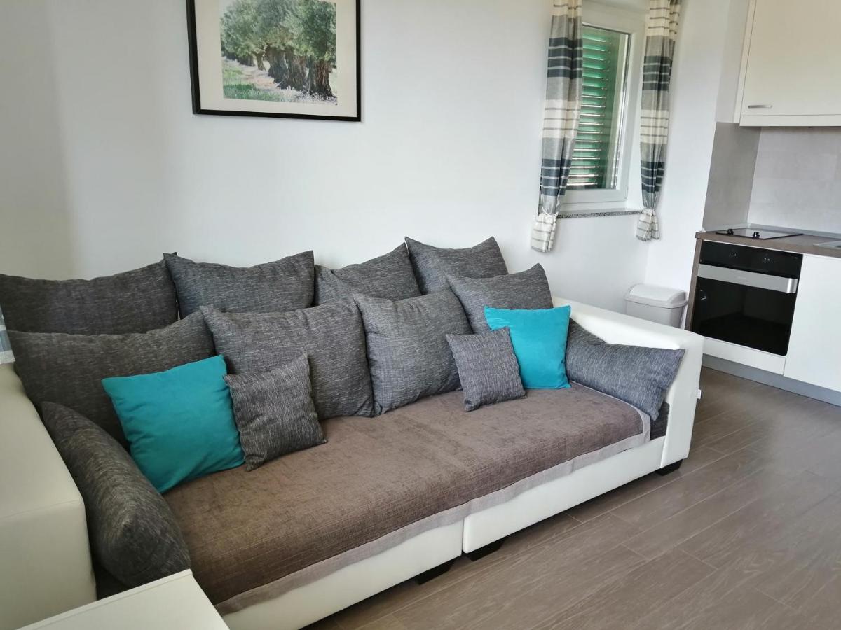 Villa Luce Apartment House Karlobag Eksteriør billede