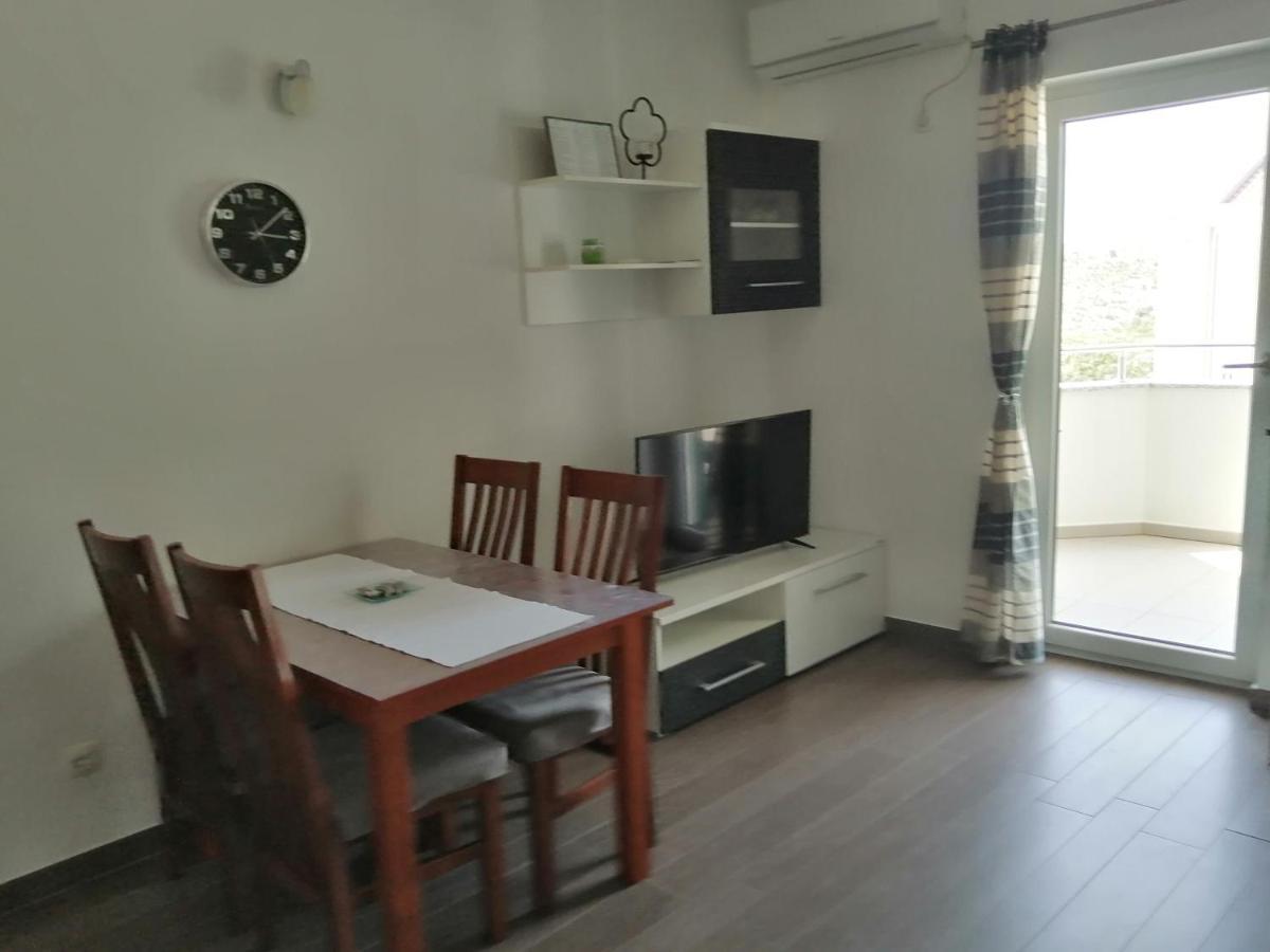 Villa Luce Apartment House Karlobag Eksteriør billede