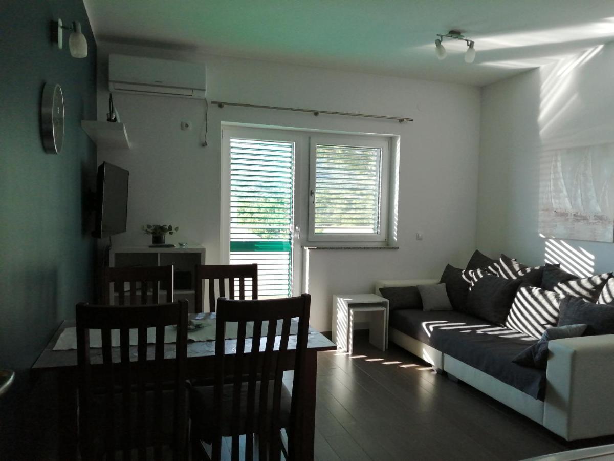 Villa Luce Apartment House Karlobag Eksteriør billede