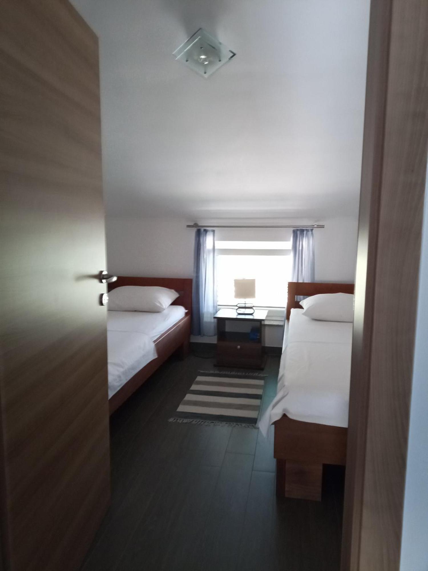 Villa Luce Apartment House Karlobag Eksteriør billede