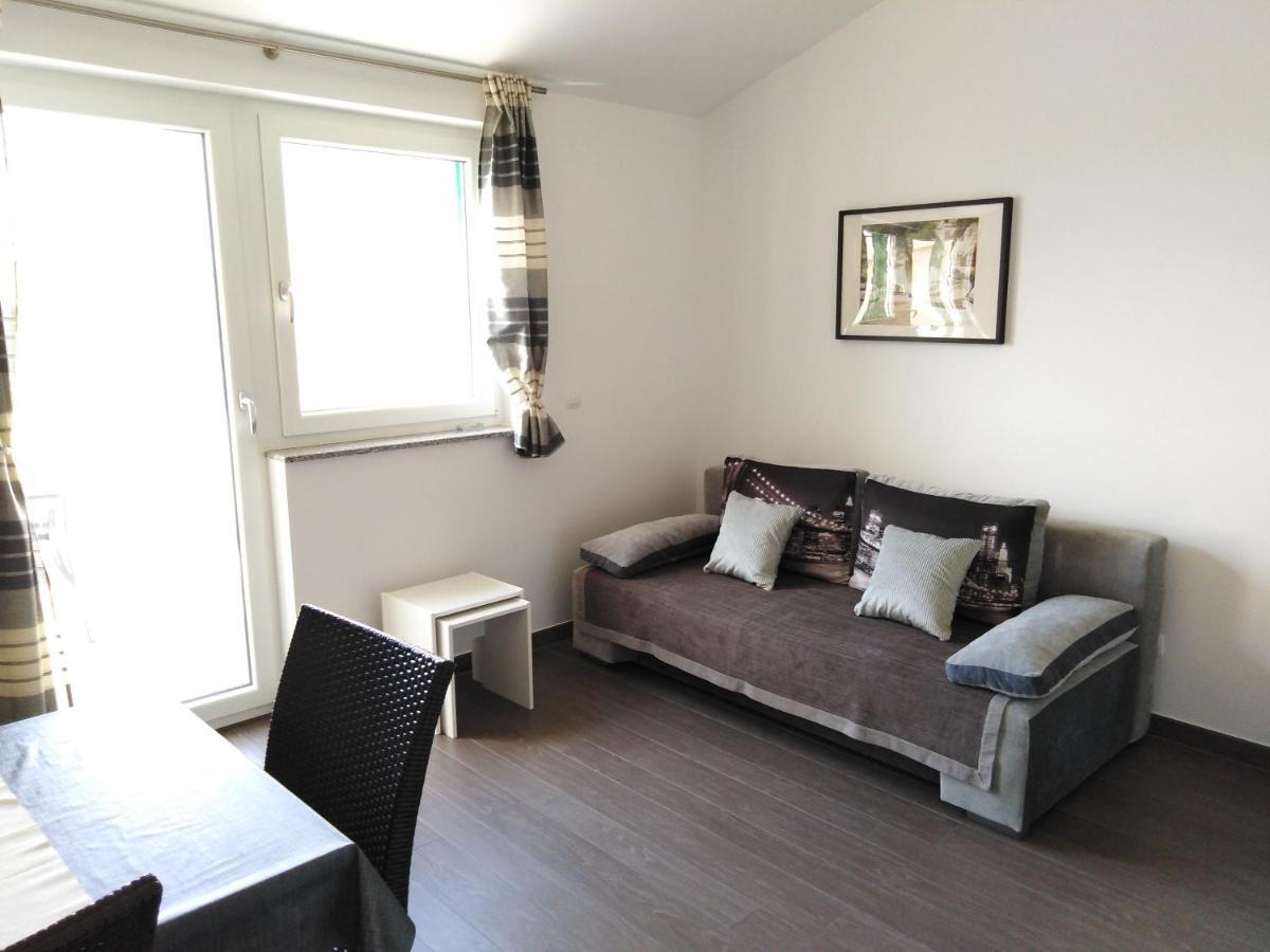 Villa Luce Apartment House Karlobag Eksteriør billede